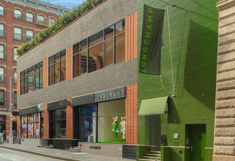 Cửa hàng Longchamp New York: Những dải màu xanh lá sôi nổi